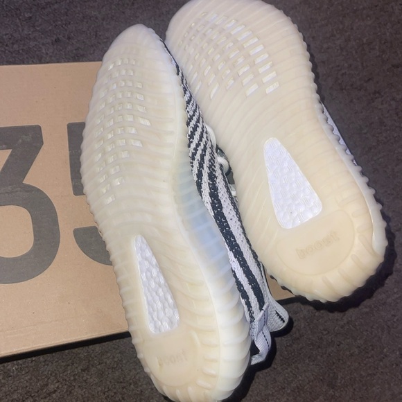 Yeezy’s size 9 1/2.. YZY 350 V2  zebra printed Yeezy’s main image 5